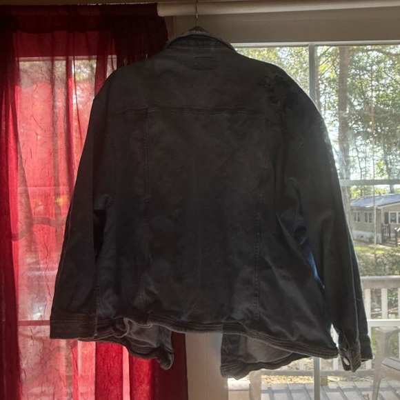 Women’s Universal Threads Denim Jacket - Picture 3 of 4